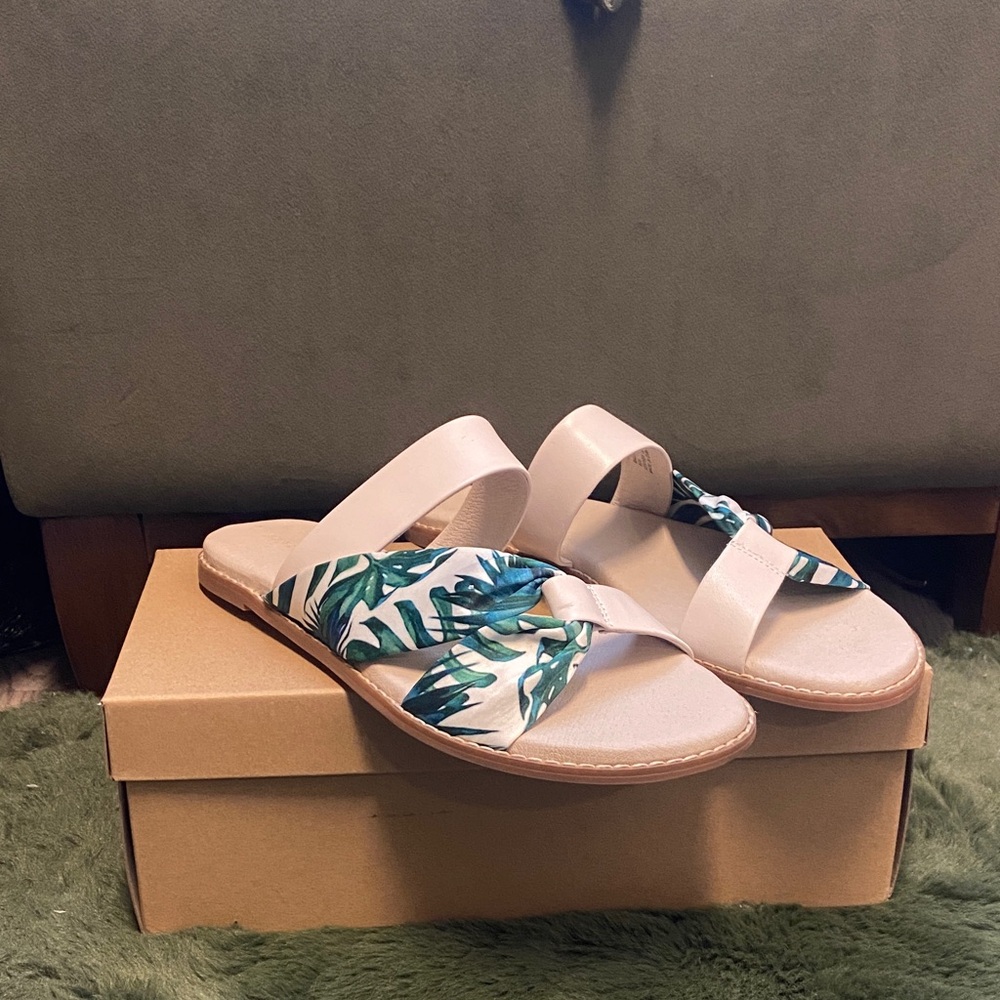 Sanctuary White and Green Leaf Print Sandals